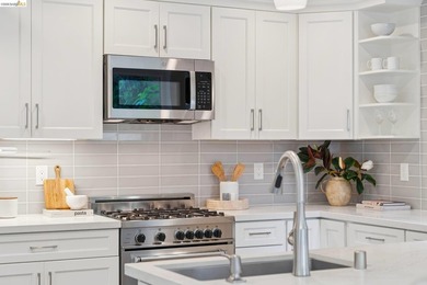 New Listing! Exceptional Glenview Traditional with a - photo 17