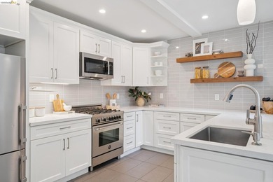 New Listing! Exceptional Glenview Traditional with a - photo 18