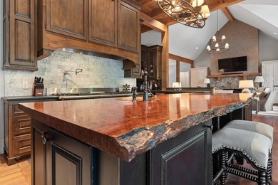 FULLY FURNISHED LAKE FRONT ESTATE LOCATED ON A COVE IN THE - photo 18