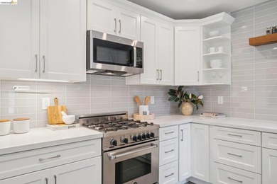 New Listing! Exceptional Glenview Traditional with a - photo 19