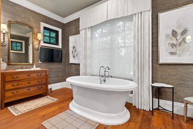 FULLY FURNISHED LAKE FRONT ESTATE LOCATED ON A COVE IN THE - photo 27