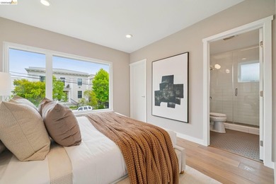 New Listing! Exceptional Glenview Traditional with a - photo 32