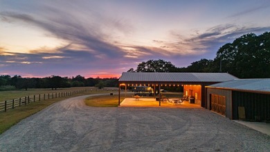 Discover the perfect blend of rustic charm and modern comfort - photo 34