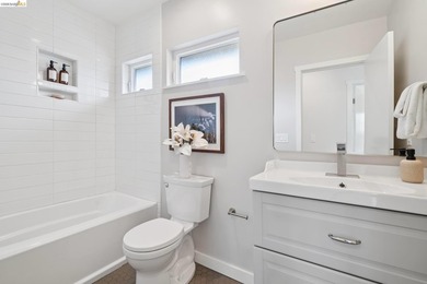 New Listing! Exceptional Glenview Traditional with a - photo 40