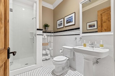 FULLY FURNISHED LAKE FRONT ESTATE LOCATED ON A COVE IN THE - photo 47