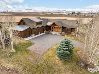 ?Welcome HOME to 40 Ramrod Place, a beautifully crafted custom - photo 4