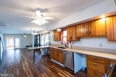 Exceptional waterfront opportunity with gorgeous water views - photo 4