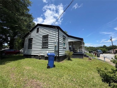 2 Bedroom, 1 Bath small home with kitchen, laundry space, front - photo 11