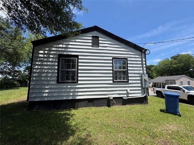 2 Bedroom, 1 Bath small home with kitchen, laundry space, front - photo 13