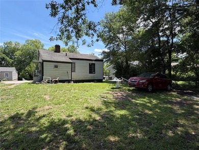 2 Bedroom, 1 Bath small home with kitchen, laundry space, front - photo 16