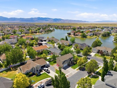 Welcome to this beautiful 3-bedroom, 2.5-bath home tucked away - photo 33