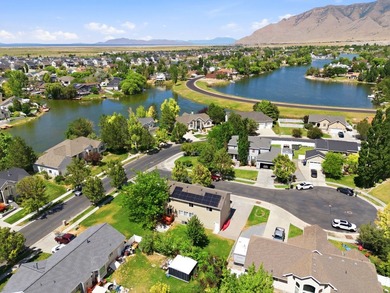 Welcome to this beautiful 3-bedroom, 2.5-bath home tucked away - photo 35