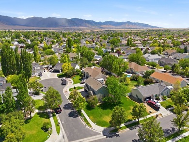 Welcome to this beautiful 3-bedroom, 2.5-bath home tucked away - photo 38