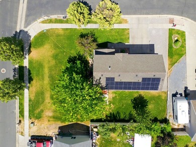 Welcome to this beautiful 3-bedroom, 2.5-bath home tucked away - photo 40