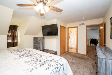 Charming 2 BD Home on a Lush, Wooded Lot in Oak Run - photo 13