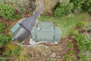 A classic Lincoln Log home set on a private 3+ acre lot, this - photo 4