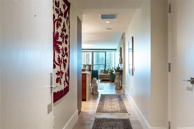 Elegant large 2Bd 2Ba 1704 SqFt favored 02 unit in the Luxurious - photo 2