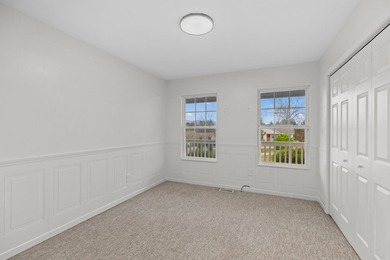 Well-maintained one-level home offering mountain views and a - photo 13