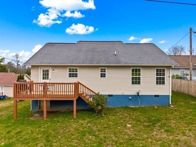 Well-maintained one-level home offering mountain views and a - photo 19