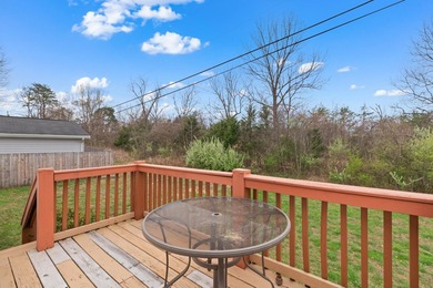 Well-maintained one-level home offering mountain views and a - photo 21