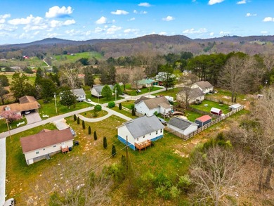 Well-maintained one-level home offering mountain views and a - photo 24
