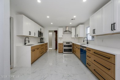 Your Forever Home Awaits! Beautiful 5 Bed 3.5 Bath Custom - photo 10