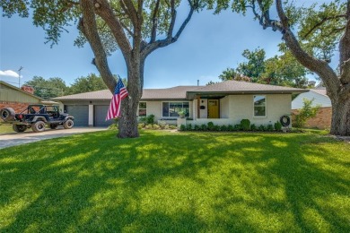 Lake Home Sale Pending in Dallas, Texas