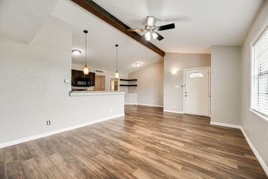WELCOME HOME! This charming half duplex offers 2 bedrooms, 1 - photo 4