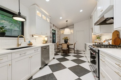 Nestled in the heart of highly sought-after Canyon Creek and - photo 11