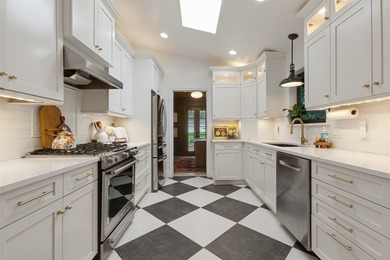 Nestled in the heart of highly sought-after Canyon Creek and - photo 13