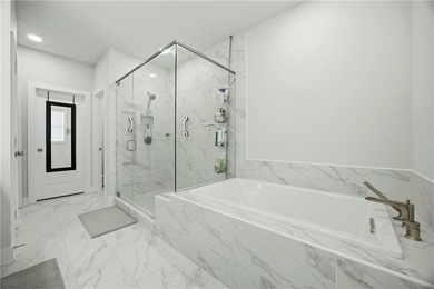 Beautifully upgraded townhome located in the desirable Westshore - photo 18