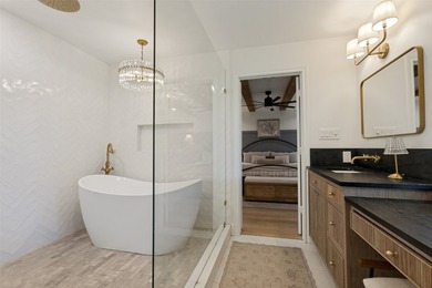Nestled in the heart of highly sought-after Canyon Creek and - photo 19