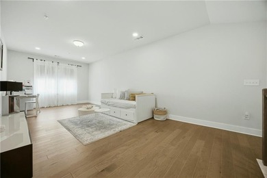 Beautifully upgraded townhome located in the desirable Westshore - photo 27