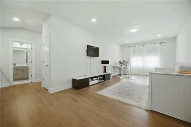 Beautifully upgraded townhome located in the desirable Westshore - photo 28