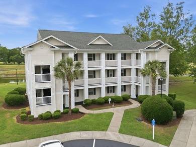 End-unit, top-floor two-bedroom, two-bathroom condo with a split - photo 1