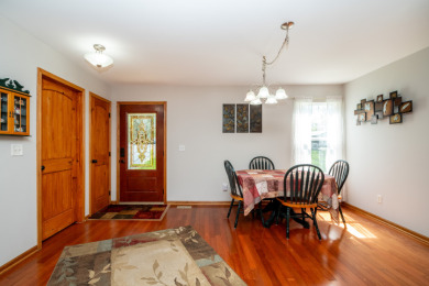 Charming 2 BD Home on a Lush, Wooded Lot in Oak Run - photo 3
