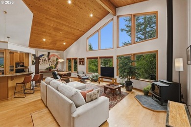 Situated on 1.94 acres just minutes from Bandon's beaches, Old - photo 2