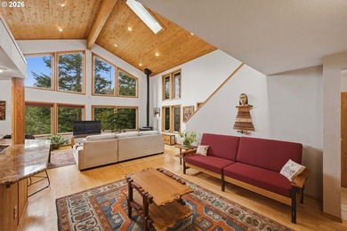 Situated on 1.94 acres just minutes from Bandon's beaches, Old - photo 4