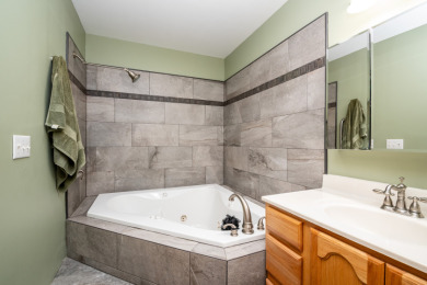 Charming 2 BD Home on a Lush, Wooded Lot in Oak Run - photo 7