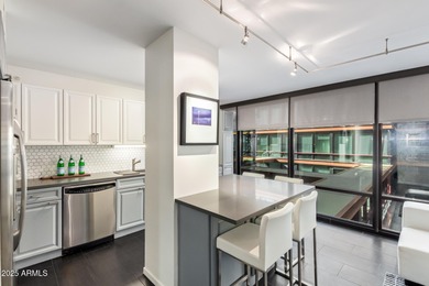 Gorgeous 4th-floor 2 bedroom, 2 bathroom residence flooded with