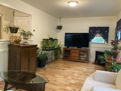 Beautifully sited house on 2.3 acres of fruit trees and gardens - photo 12