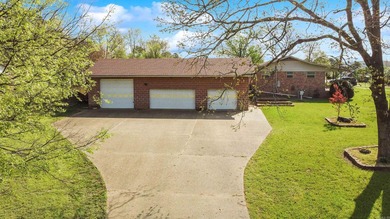Welcome to your dream lake view retreat! This beautiful 2,752 sq - photo 4