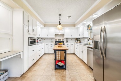 Welcome to your dream lake view retreat! This beautiful 2,752 sq - photo 5