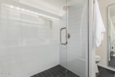 Gorgeous 4th-floor 2 bedroom, 2 bathroom residence flooded with