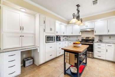Welcome to your dream lake view retreat! This beautiful 2,752 sq - photo 7