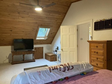 Beautifully sited house on 2.3 acres of fruit trees and gardens - photo 16
