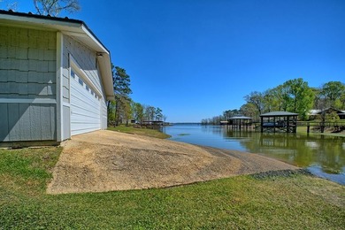PRIVATE BOAT RAMP WATERFRONT RETREAT located in a deep cove in - photo 9
