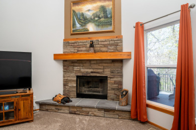 Charming 2 BD Home on a Lush, Wooded Lot in Oak Run - photo 9