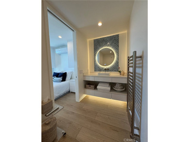Modern luxury blends with Mid-Century in Weatherly Bay with a 25 - photo 16