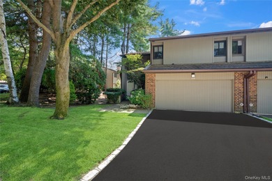 (private lake, pond, coastal) Condo Sale Pending in Jericho New York